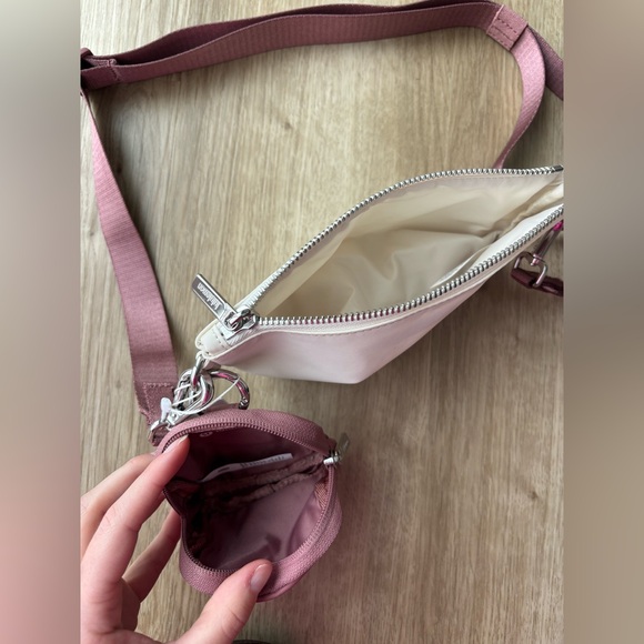 NWT Lululemon dual pouch sling LIGHT IVORY/PINK HAZE - Picture 5 of 5